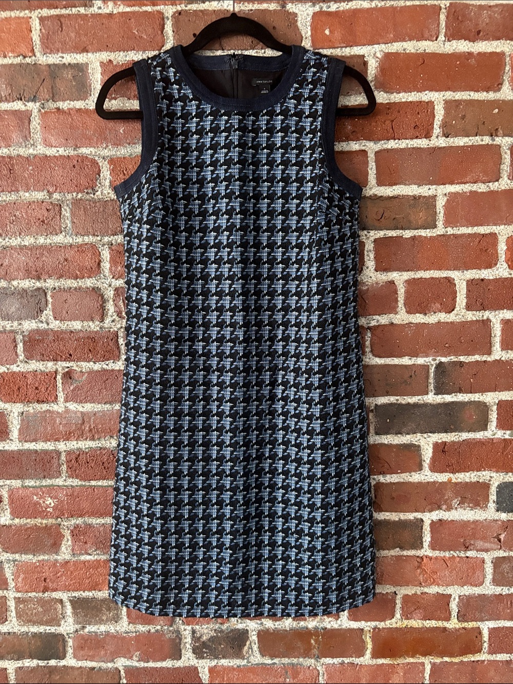 NWT Ann Taylor Sleeveless Navy and Light Blue Houndstooth Shift Dress